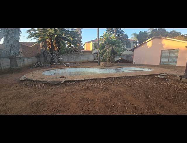 4 BEDROOM FREESTANDING FOR SALE IN FAUNA PARK